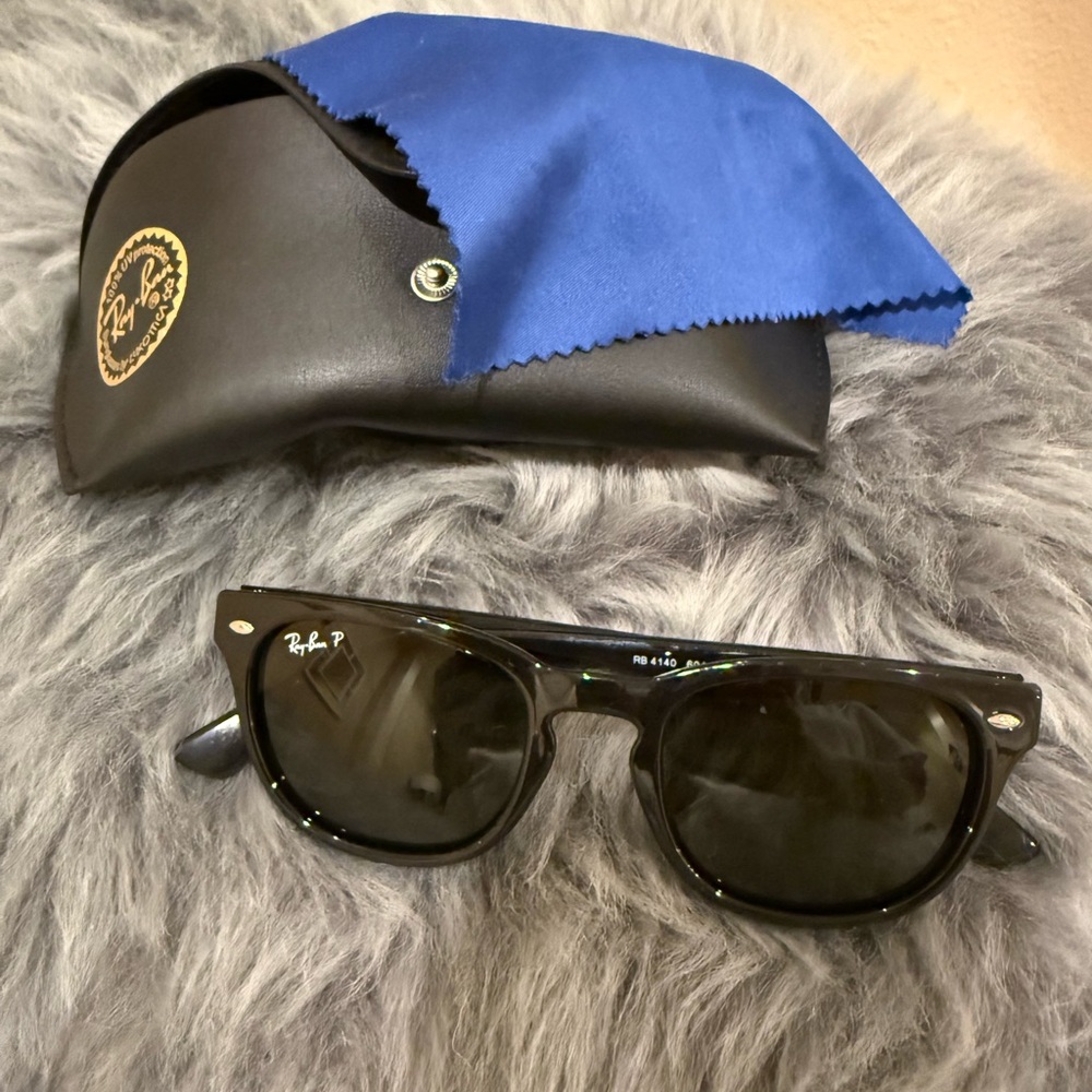 Ray-Ban Black Polarized Sunglasses with Black Frame